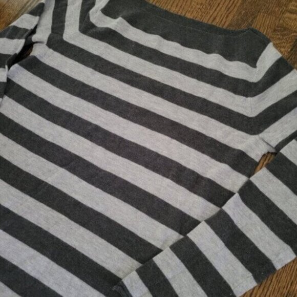 GAP Sweater Gray Sriped Lightweight Women's Sz XS Wool - Picture 3 of 10